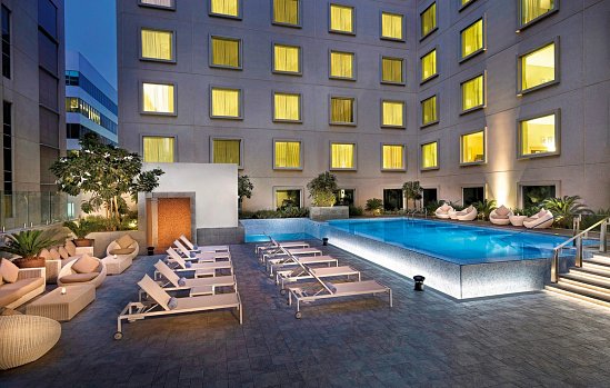 Hilton Garden Inn Dubai, Mall Avenue