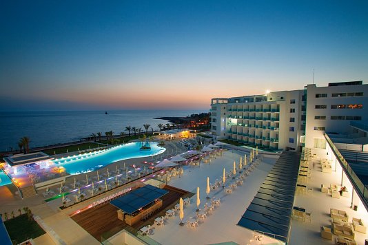 King Evelthon Beach Hotel & Resort