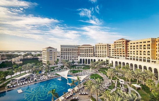 The Ritz-Carlton Abu Dhabi, Grand Canal